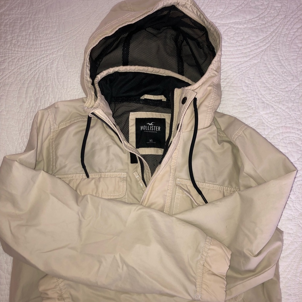 Hollister Windbreaker ✨